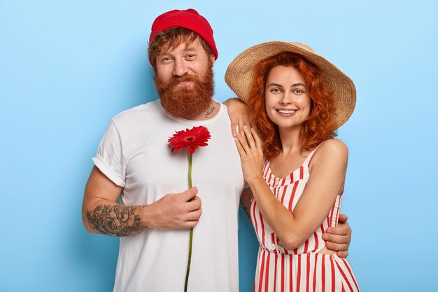 Hippy tv husband with redhead daugter