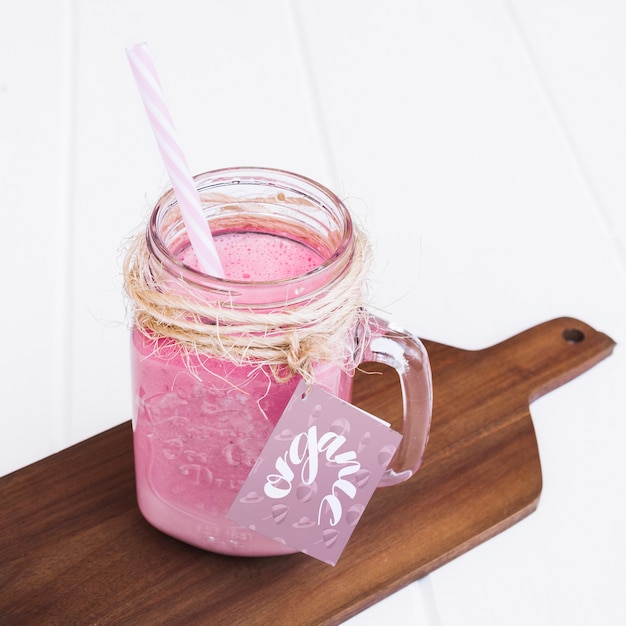 Bezpłatny plik PSD makieta słoika z jogurtem różowym
