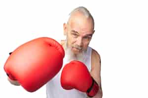 Bezpłatny plik PSD portret starszego mężczyzny z bokserskimi rękawiczkami