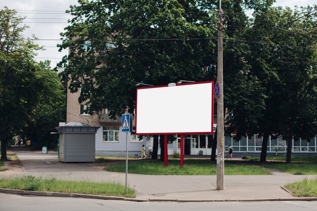 Pusty billboard w mieście