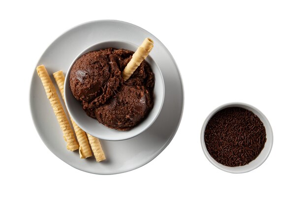 Pyszne lody na białym tle