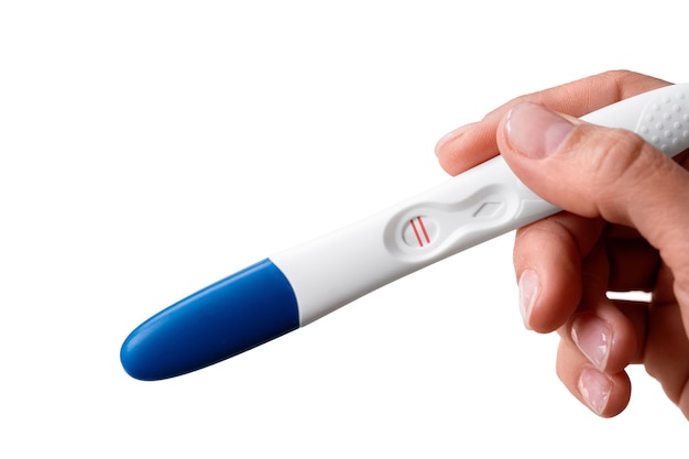 Bezpłatny plik PSD ręka trzyma pozytywny test ciążowy