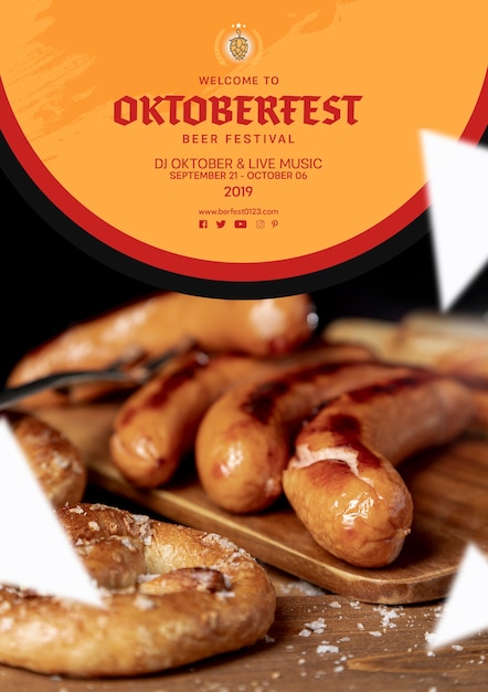 Smakowite oktoberfest kiełbasy na stole