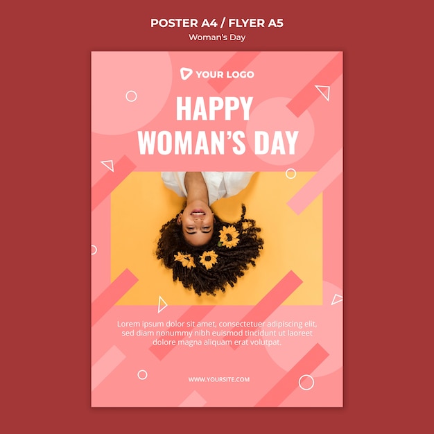 Bezpłatny plik PSD szablon plakat szczęśliwy dzień kobiety z kobietą z kwiatami we włosach