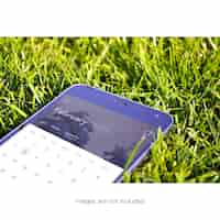 Bezpłatny plik PSD telefon komórkowy na trawie makiety