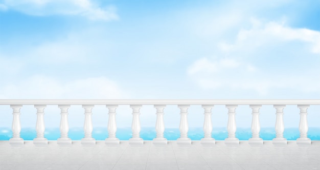 Balustrada z białego marmuru na balkonie lub nad brzegiem morza