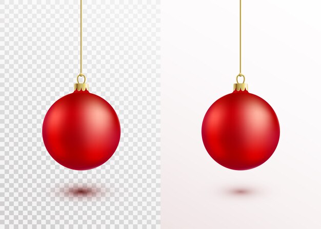 Czerwona piłka Boże Narodzenie wiszące na złoty ciąg na białym tle. Realistyczna dekoracja świąteczna z cieniem i światłem