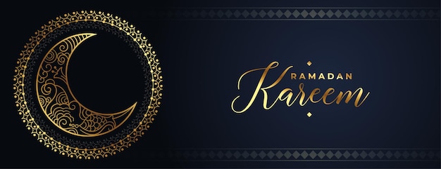 Bezpłatny wektor dekoracyjny ramadan kareem w stylu arabskim złoty księżycowy sztandar