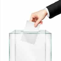 Bezpłatny wektor realistyczny głosowania pojęcie z ręki kładzenia głosowania papierem w tajnego głosowania pudełku