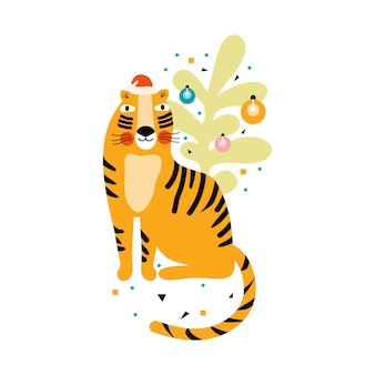 Rok tygrysa. śmieszny tygrys w czapce świętego mikołaja i choince. kartkę z życzeniami szczęśliwego nowego roku