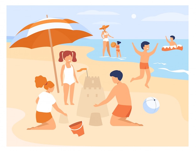Bezpłatny wektor szczęśliwe dzieci bawiące się na piaszczystej plaży brzegu morza