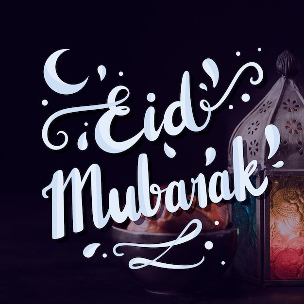 Bezpłatny wektor szczęśliwy eid mubarak napis księżyc i fanoos