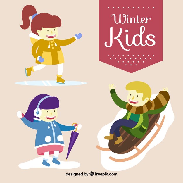 Troje Dzieci Korzystających Ze śniegu