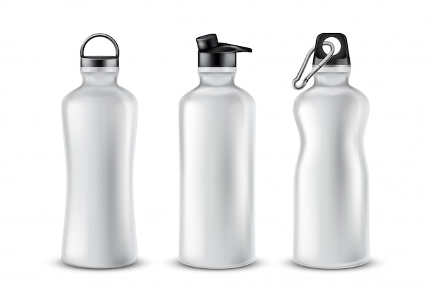 Bezpłatny wektor zestaw pustych plastikowych butelek z pokrywkami do napojów, na białym tle.