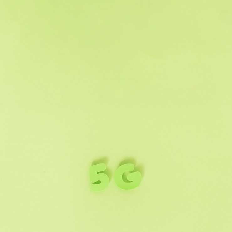 Bezpłatny plik Zdjęcie 5g znaków na prostym tle