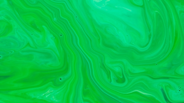 Abstrakcjonistyczna wapno zieleni ręka malujący tło