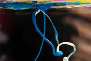 Bezpłatne zdjęcie abstrakcyjne kształty akrylowe niebieski