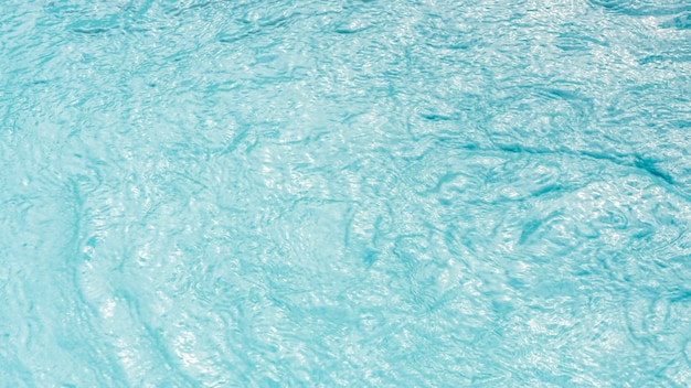 Abstrakcyjny wzór płytek w basenie