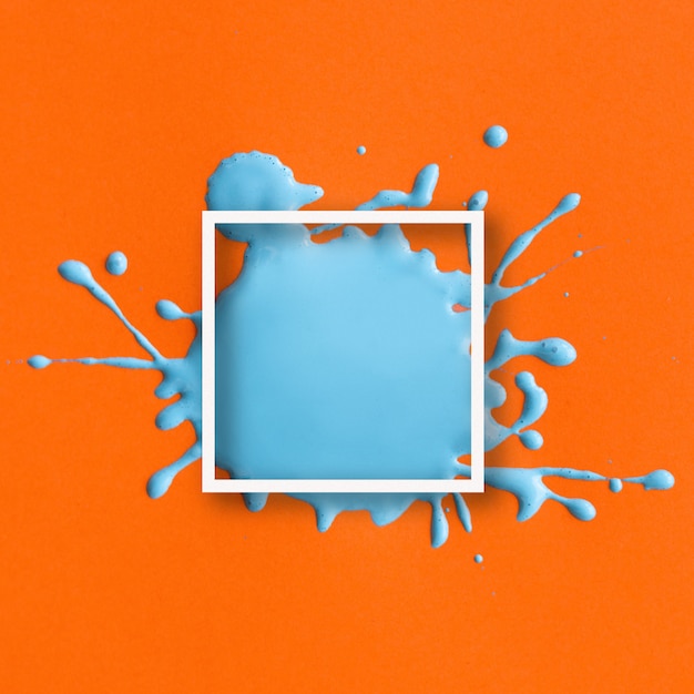 Bezpłatne zdjęcie abstrakt rama z błękitnym bryzgiem na pomarańcze