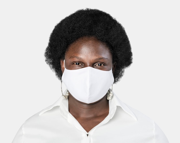 Afroamerykanka Nosząca Maskę Na Twarz Podczas Nowej Normy