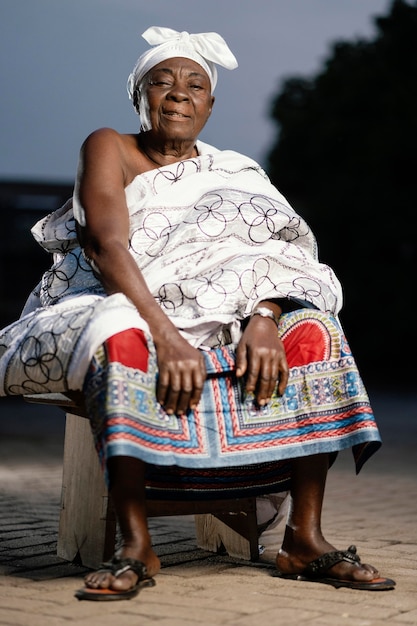 Bezpłatne zdjęcie afrykańska starsza kobieta