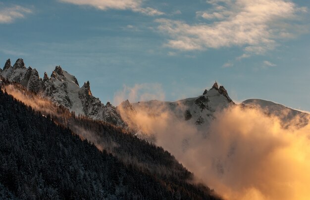 Aiguille du Midi, masyw Mont Blanc o zachodzie słońca