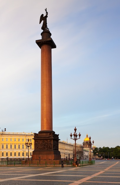 Bezpłatne zdjęcie alexander kolumna na placu pałacowym