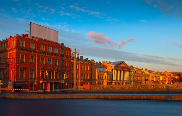 Angielski Embankment rano