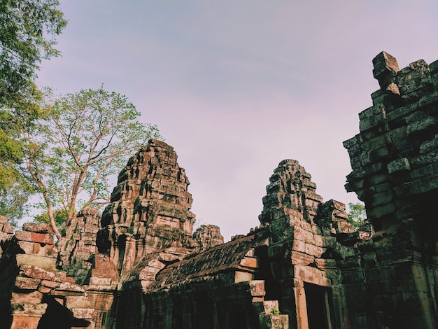 Bezpłatne zdjęcie angkor wat w kambodży, stara świątynia z tysiącem historii