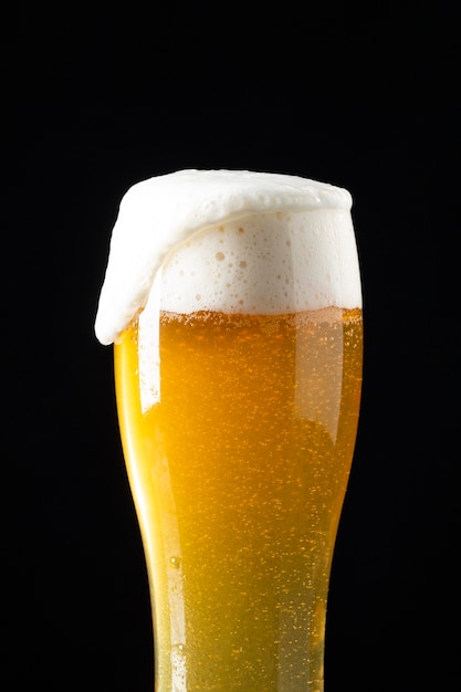 Bezpłatne zdjęcie aranżacja ze smacznym amerykańskim piwem