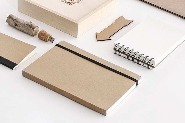 Artykuły biurowe z papieru kraft