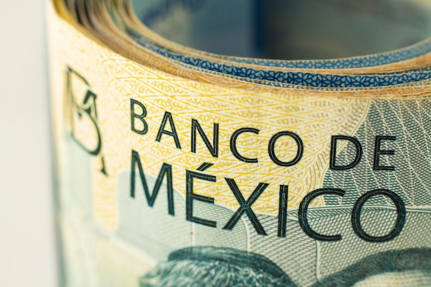 Asortyment banknotów meksykańskich pod wysokim kątem