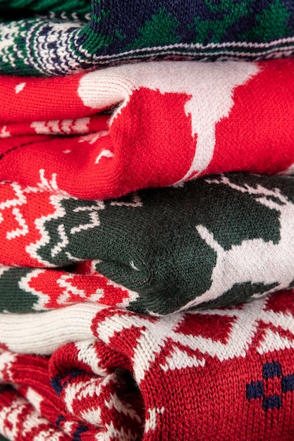 Bezpłatne zdjęcie asortyment tkanin na swetry świąteczne
