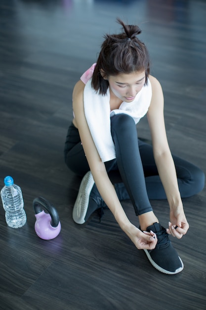 Azjatyckie Kobiety Grać W Fitness Na Siłowni