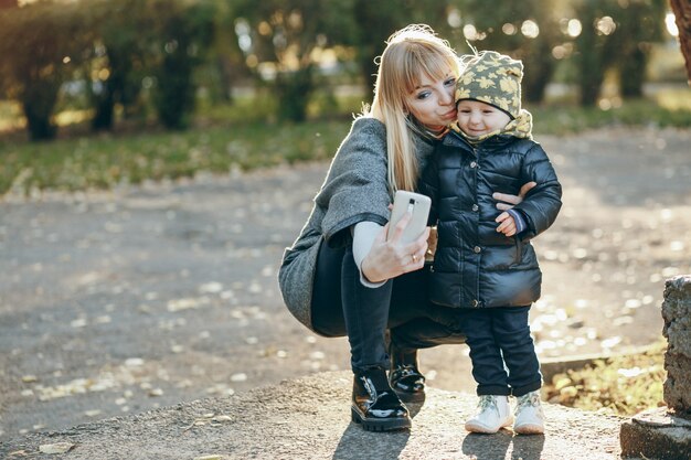 Baby na zewnątrz września września dwa ruchomych