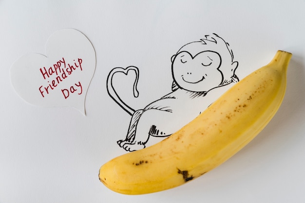 Banan z malowaną małpą i kartkę z życzeniami