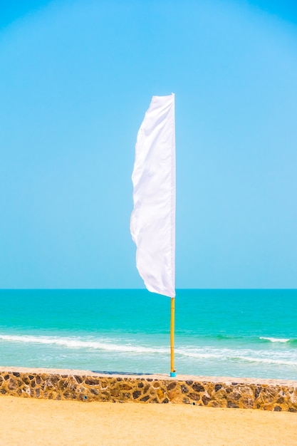 Bezpłatne zdjęcie banner abstrakcyjne jasne flagi biegun