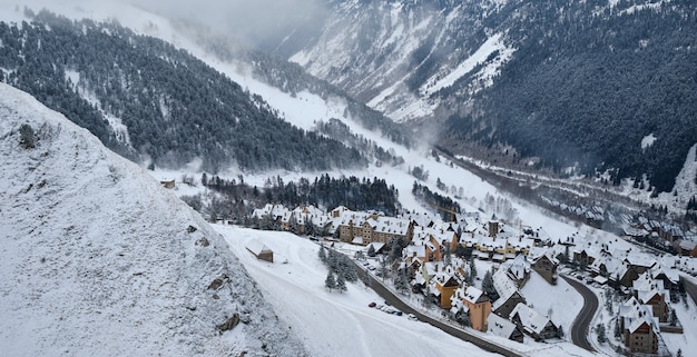 Baqueira w słoneczny poranek