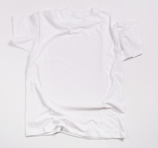 Bezpłatne zdjęcie biała koszulka
