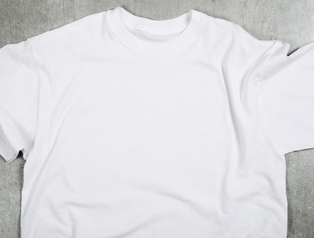 Bezpłatne zdjęcie biała koszulka