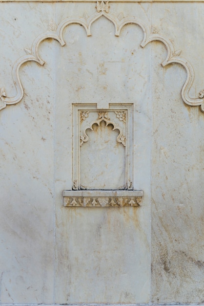 Bezpłatne zdjęcie biały marmurowy wystrój wnętrz city palace w udaipur radżastanie, indie