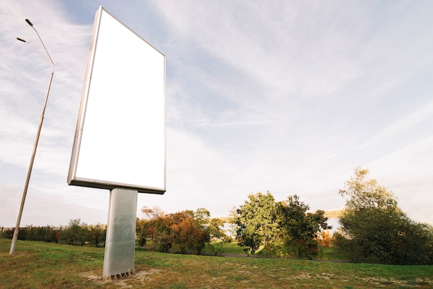 Bezpłatne zdjęcie billboard w naturze