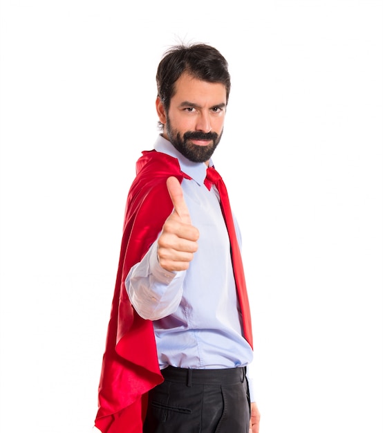 Biznesmen ubrany jak superhero z kciukiem do góry