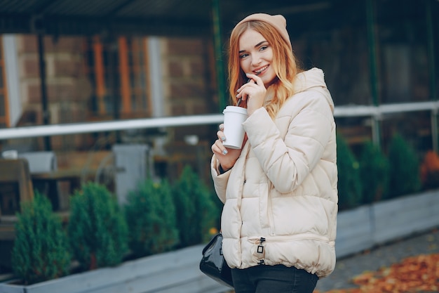 Blondynka Napój Wypoczynek Zabawy Miasto