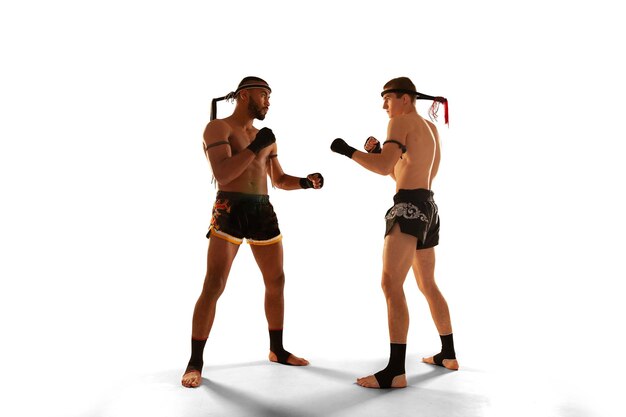 Bokserki muay thai thai