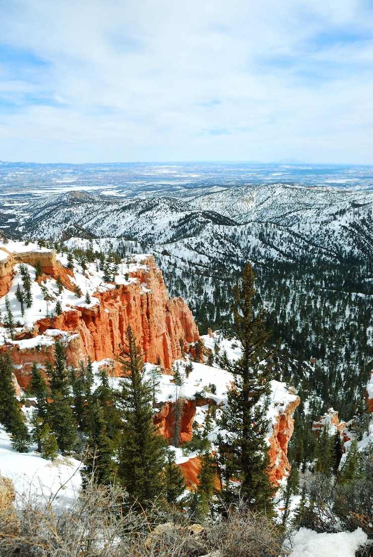 Bezpłatny plik Zdjęcie bryce canyon ze śniegiem zimą