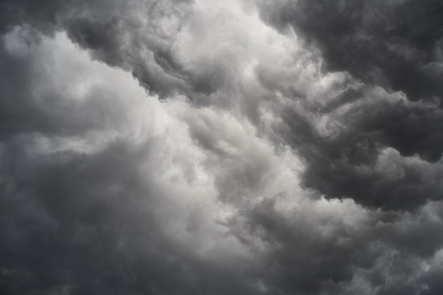 Bezpłatne zdjęcie burzowe chmury