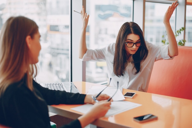 Businesswomen w pakiecie office