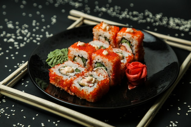 California Roll Krab Ser śmietankowy Imbir Wasabi Widok Z Boku