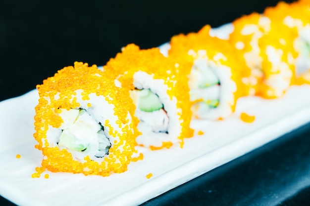 Bezpłatne zdjęcie california sushi maki